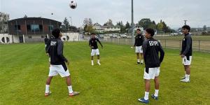 منتخب الناشئين يتدرب تحت الأمطار استعدادًا لمواجهة كندا في كأس الصداقة (صور)