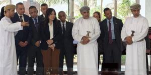 وزيرة الإسكان ونظيرها العُماني يتفقدان مركز التجربة والمبيعات بمدينة السلطان هيثم