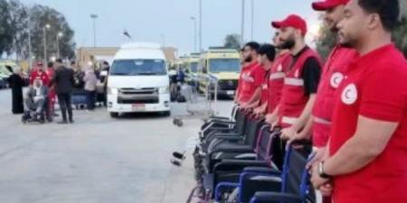 الهلال الأحمر يستقبل الدفعة الـ42 من المصابين الفلسطينيين