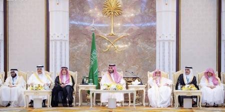 نيابة عن خادم الحرمين الشريفين.. ولي العهد يستقبل في الديوان الملكي بقصر منى المهنئين بعيد الأضحى المبارك - ترند نيوز