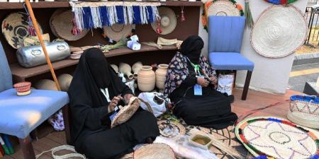 عسير تواصل حضورها في المشهد الحرفي الوطني بـ635 حرفيا و338 ترخيصا - ترند نيوز