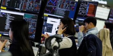 الأسهم الأمريكية تغلق منخفضة بعد قرار تثبيت الفائدة