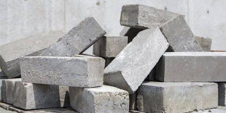 أسعار الطوب الأسمنتي في سوق مواد البناء اليوم الاثنين