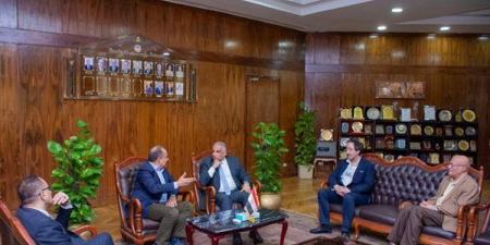 جامعة طنطا تبحث مجالات التعاون المشترك مع رئيس شركة مصر للغزل والنسيج بالمحلة