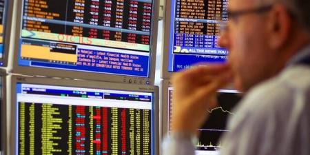 تراجع الأسهم الأوروبية مع تصاعد مخاوف الفائدة رغم اتفاق السلام