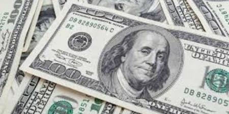 الدولار يقفز لأعلى مستوياته في عام وسط توقعات رفع الفائدة