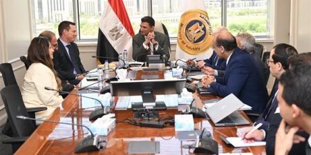 وزير الصناعة يبحث مع شنايدر إلكتريك خطط التوسع في السوق المصري