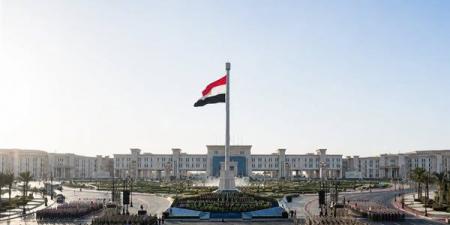 السيسي يشهد رفع علم القوات المسلحة على مقر القيادة الإستراتيجية للدولة بالعاصمة الجديدة