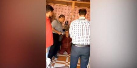 تموين الغربية يكشف حقيقة فيديو صاحب محل ادعى الإغماء أثناء حملة تفتيش (فيديو)