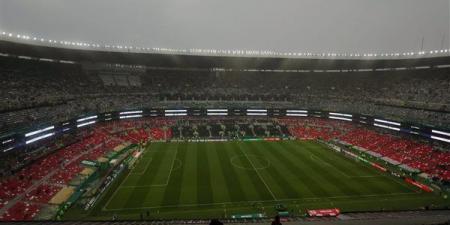 تأجيل انطلاق مباراة إنجلترا والمكسيك ساعة بسبب سوء الأحوال الجوية