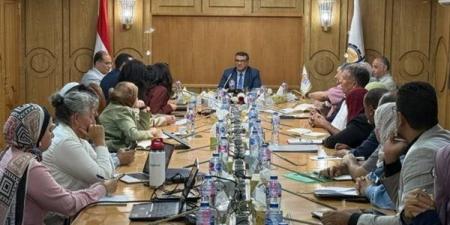 محافظ قنا يلتقي أعضاء مجلسي النواب والشيوخ لبحث مطالب المواطنين