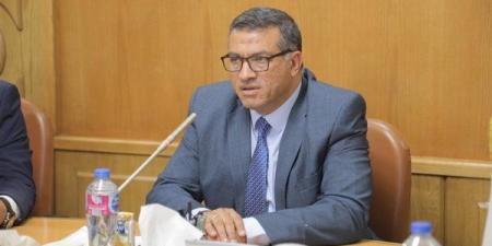 بعد شكاوى المواطنين من التكدس، لجنة عاجلة لإنهاء زحام مكتب تأمينات قفط بقنا