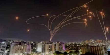 التلفزيون الإيراني: استهداف جسرين في مدينة بندر خمیر بمحافظة هرمزغان