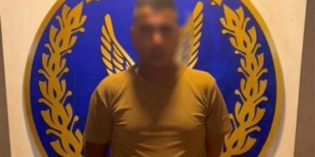 بدلًا من إنقاذه، عامل يستغل مصابًا في حادث ويسرق هاتفه ويحوّل أموالًا لنفسه