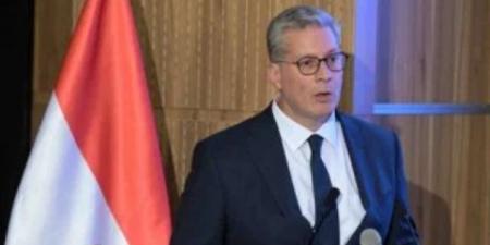 البترول: السيطرة على حريق بسفينتي التغييز والتخزين بدمياط دون خسائر بشرية