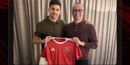 منصف بقرار: عموتة أقنعني بمشروع الأهلي، والمنتخب الجزائري هدفي المقبل