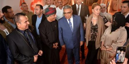 الفن يجمع العرب على أرض جمصة، محافظ الدقهلية ومادلين طبر يتفقدان معرض الفن التشكيلي في ختام المهرجان الصيفي (صور)