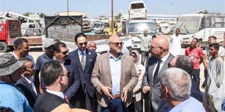 محافظ الإسكندرية ومدير النيابات يتفقدان ساحة التحفظ على المركبات بالعامرية