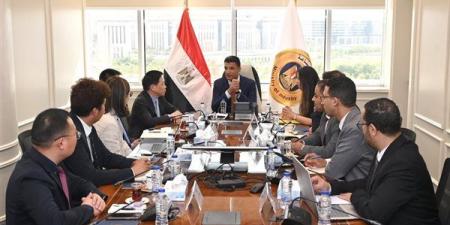 وزير الصناعة يبحث مع مجموعة صينية خطة النهوض بالكتان المصري وتعميق التصنيع المحلي
