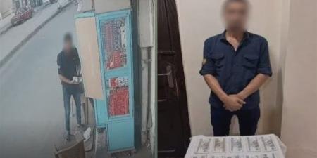 عامل يسرق كشك سجائر في رشيد، وفيديو متداول يقود الشرطة للقبض عليه