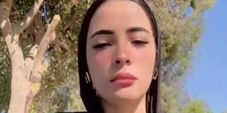 رغم إخلاء سبيلها، دينا عزت أمام الطب الشرعي غدًا