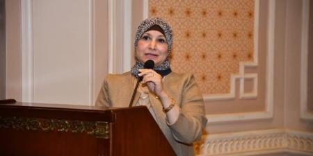 كوثر محمود تكرم ممرضًا أنقذ طفلًا أمام محطة أسوان