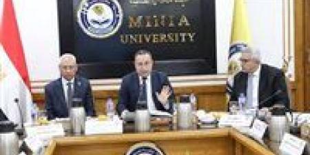 وزير التعليم العالي والقائم بعمل وزير الثقافة يترأس اجتماع المجلس الأعلى للجامعات بجامعة المنيا
