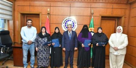 محافظ الدقهلية يوزع 5 رحلات عمرة على أبناء المحافظة الأولى بالرعاية