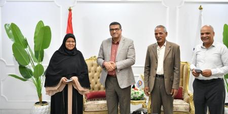 محافظ قنا يستقبل 5 فائزات برحلات عمرة مجانية من "صندوق تحيا مصر"