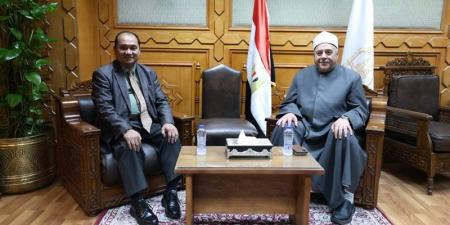 أيمن عبد الغني يستقبل وفدا إندونيسيا لبحث التعاون بين الأزهر ووزارة الشؤون الدينية