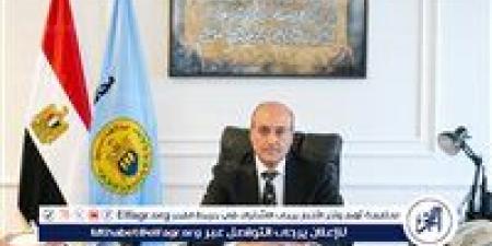 محافظ أسيوط: تسوية طرق منفلوط وتركيب أعمدة إنارة جديدة بالبداري ومتابعة المركز التكنولوجي بالقوصية