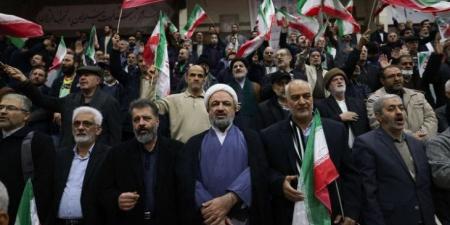 إيران تسجن نائبا متشددا على خلفية مقال انتقد فيه رئيس البرلمان