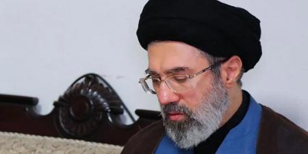 نائب ترامب يرجح بقاء المرشد الإيراني على قيد الحياة