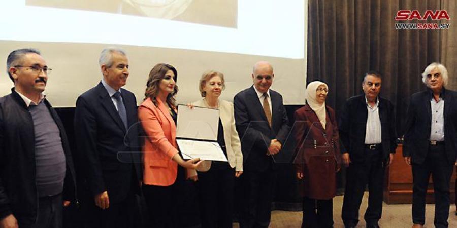 وزارة
الثقافة
تكرم
الفائزين
بالجوائز
الأدبية
والفنية
للهيئة
العامة
السورية
للكتاب
لعام
2023