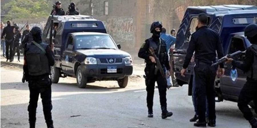 حملة
      أمنية
      تضبط
      258
      تاجر
      مخدرات
      و38
      هاربا
      من
      المراقبة
      وممارسة
      أعمال
      البلطجة