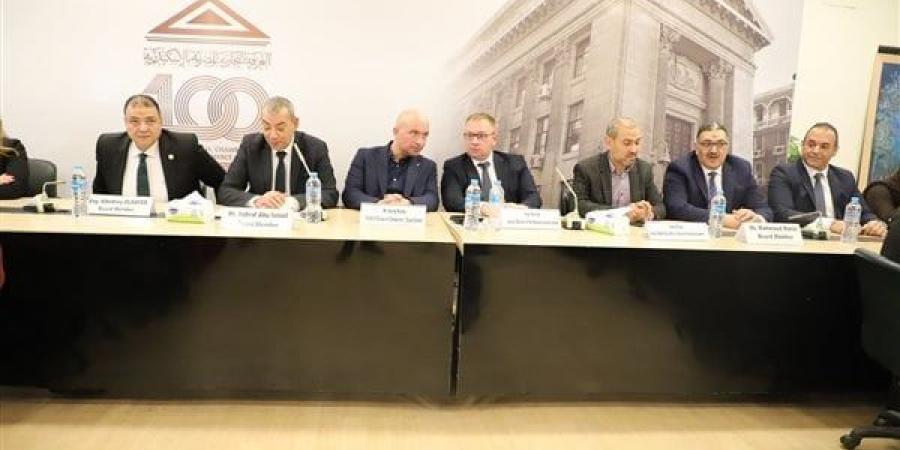 "غرفة
      الإسكندرية"
      تستقبل
      وفدا
      تجاريا
      روسيًّا
      لبحث
      سبل
      التعاون