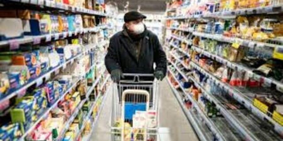 استطلاع يكشف تحسن معنويات المستهلكين الأمريكيين في أوائل يناير