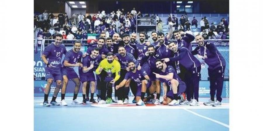 أزرق اليد بالعلامة الكاملة في صدارة المجموعة الثالثة للآسيوية