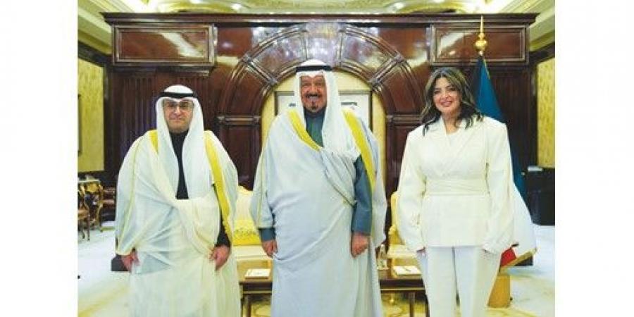 رئيس الوزراء يستقبل وزير «شؤون البلدية» ومدير عام بلدية الكويت