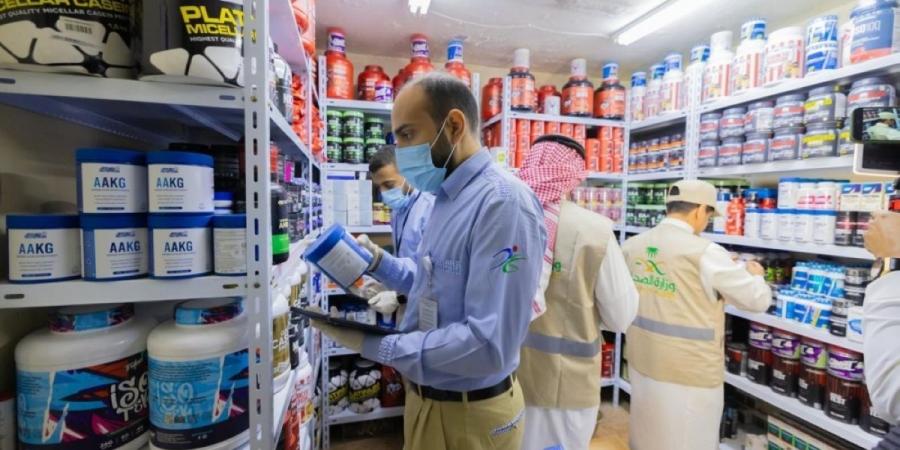 «الصحة» تضبط مخالفين يروجون
لأدوية إنقاص الوزن وهرمونات ومواد غير آمنة - ترند نيوز