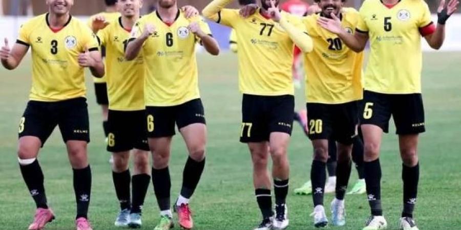 فريق أردني ينهي عقد مدربه و8 لاعبين دفعة واحدة