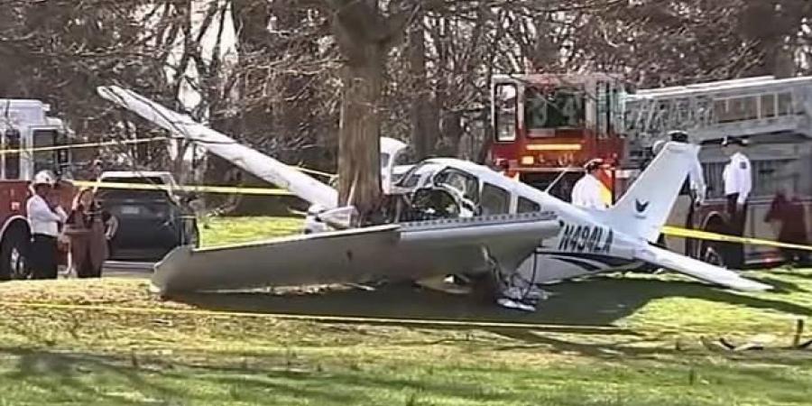 طائرة تدريب تصطدم بشجرة في أمريكا