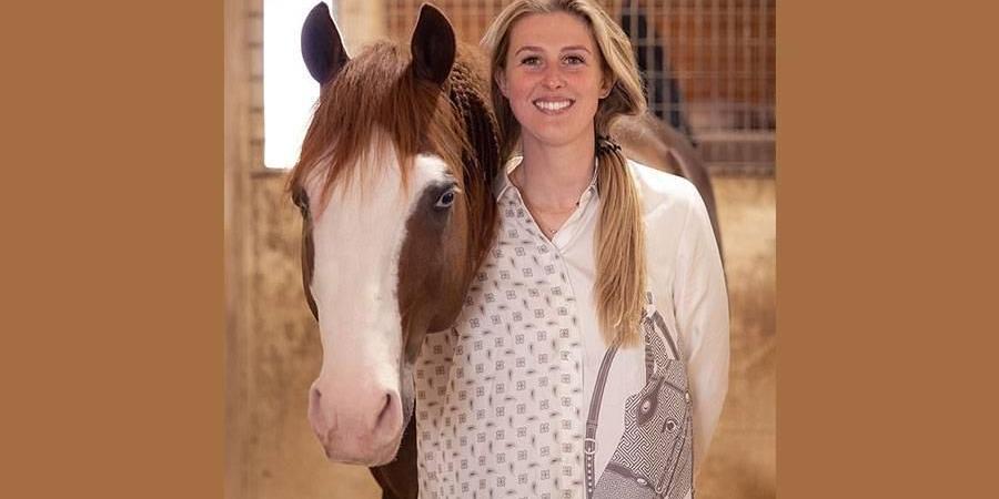 ابنة شوماخر تعلمت حب الفروسية في دبي
