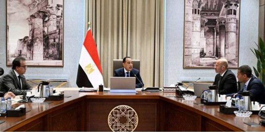 مدبولي يستعرض مقترحاً لتنفيذ مشروع مدينة المستشفيات والمعاهد الطبية