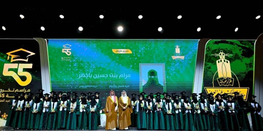 تحت رعاية أمير منطقة مكة.. محافظ جدة يشهد تخريج أكثر من 24 ألف طالب وطالبة بجامعة الملك عبدالعزيز في دورتها الـ55 - ترند نيوز