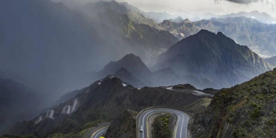 عسير في العيد.. مغامرات وتجارب مختلفة بين الجبال والضباب - ترند نيوز