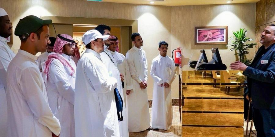 واجهة أم القرى الثقافية تستقبل وفد مركز الأمير محمد بن سلمان العالمي للخط العربي - ترند نيوز