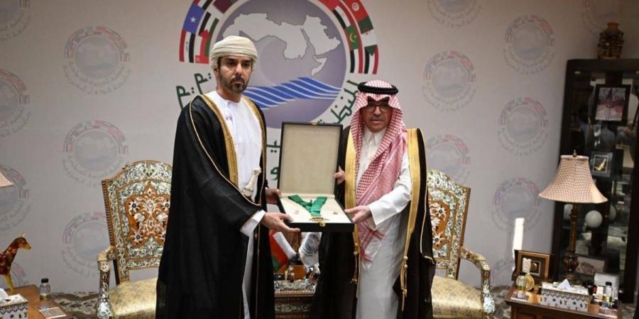 قلادة السياحة العربية من الطبقة الممتازة للسلطان هيثم بن طارق بن تيمور آل سعيد - ترند نيوز