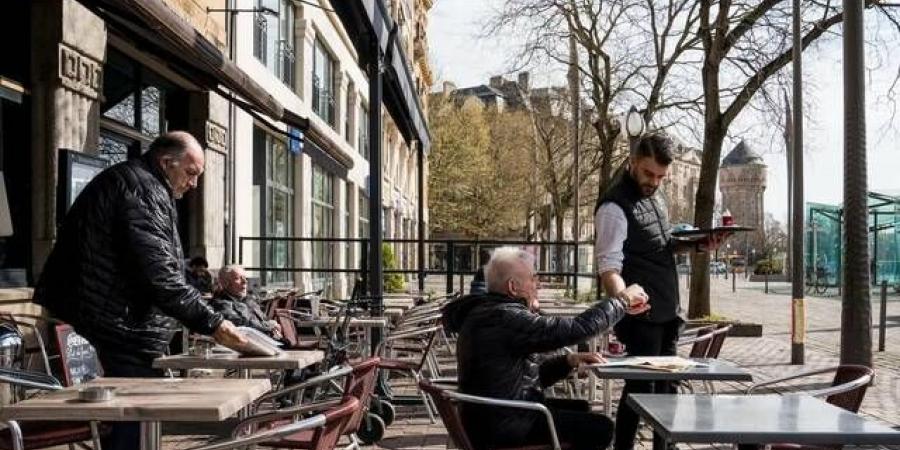 النشاط التجاري الفرنسي يهبط لأدنى مستوى في 14 شهراً