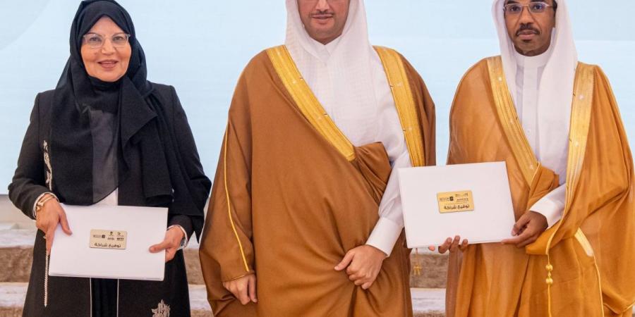 محافظ الأحساء يكرّم داعمي جمعية فتاة الأحساء ويرعى توقيع الشراكات - ترند نيوز